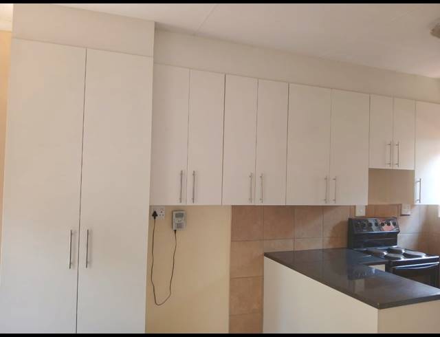 2 BEDROOM SECTIONAL TITLE FOR SALE IN GREENHILLS